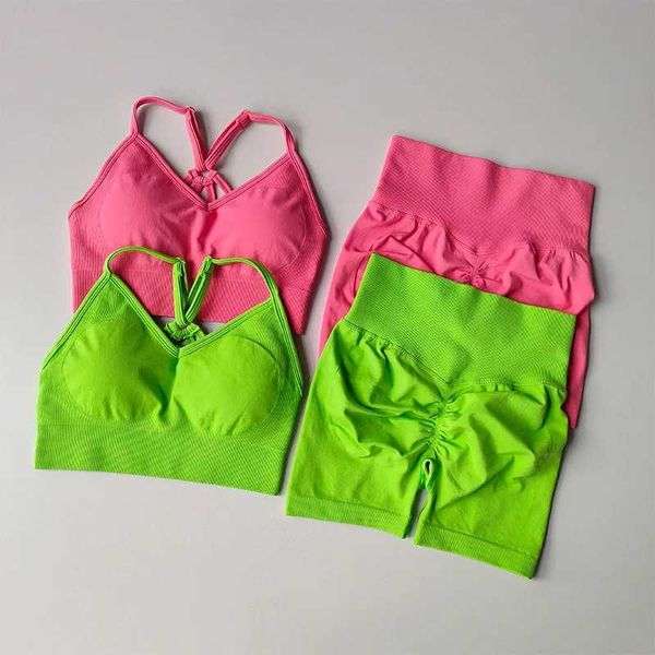 2-piece women's yoga set with high-waisted shorts for workouts, gym and sports activities