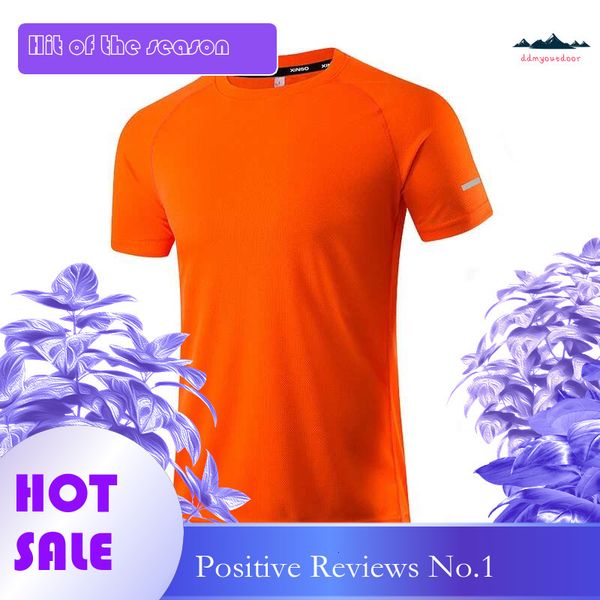 China-made solid color polyester T-shirts for men, slim fit athletic wear ideal for gym, casual, and running