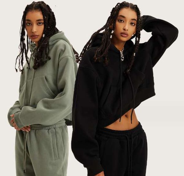 Fiess Apparel's premium women's gym set featuring a cozy cotton fleece crop hoodie and matching sweatpants without drawstrings