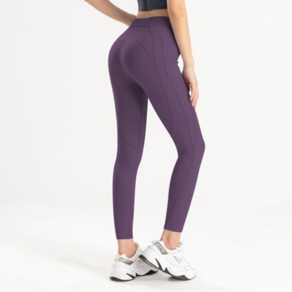 High-waisted yoga leggings for women with hip-lifting design, seamless scrunch detail, soft sweatpants material, and quick-dry jogger fit