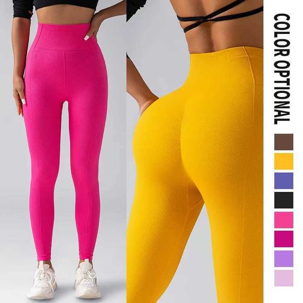 Seamless workout leggings for women, designed for gym, yoga, and sports with a push-up fit