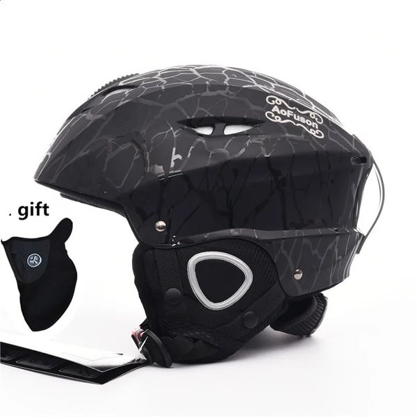 Ski helmet with integrated molding for professional adult snowboarding, suitable for men and women, ideal for skating, skateboarding, and winter sports