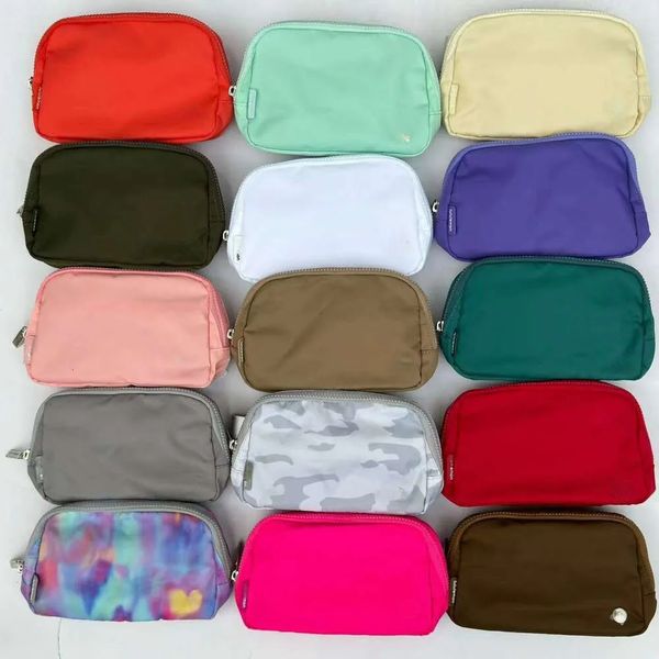 Stylish luxury waist bag for men and women, featuring nylon fleece design, perfect for sports, yoga, and shoulder wear
