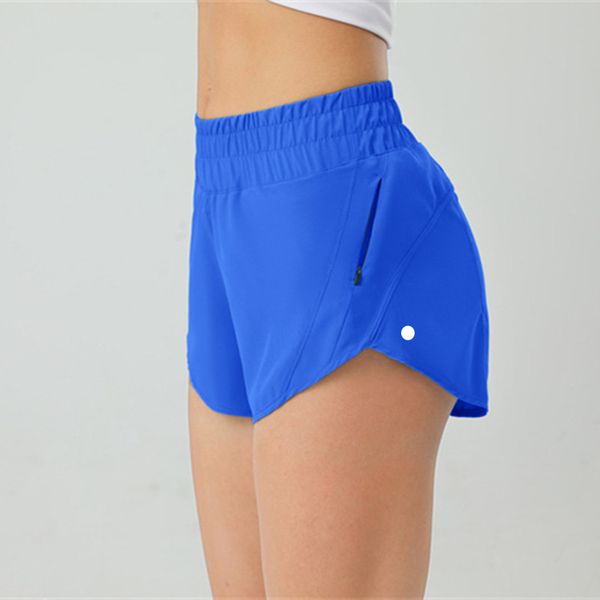 Women's high-rise yoga shorts with pockets for sports and fitness, featuring a 2.5-inch inseam and elastic waistband