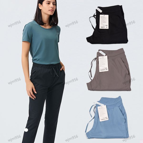 Women's high-waisted yoga joggers for gym workouts and running, designed for speed and comfort with a secure waistband
