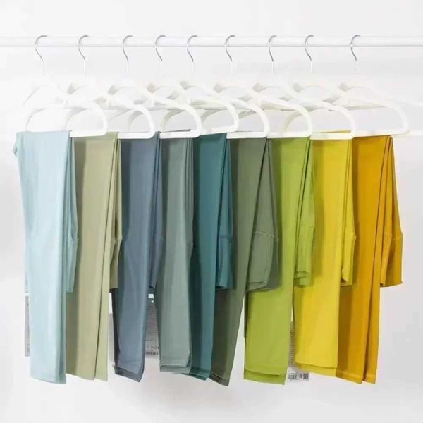 Women's high-waisted yoga pants with tummy control, squat-proof and elastic for gym workouts, seamless fitness leggings