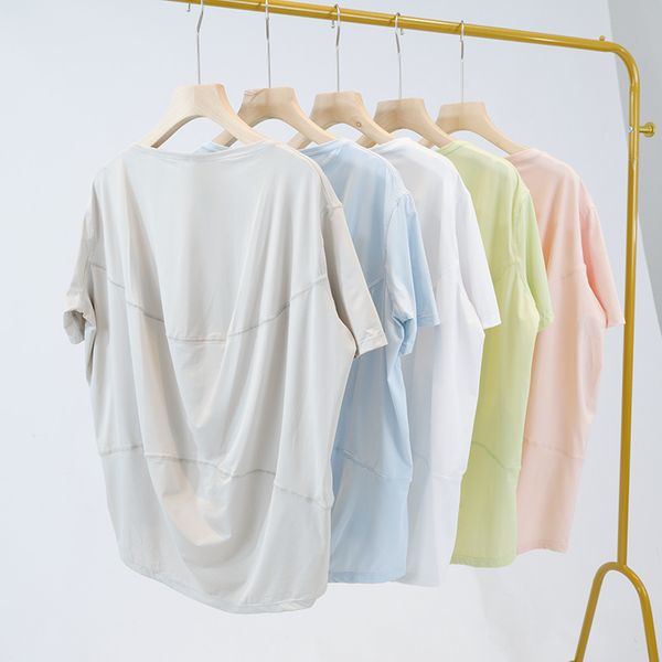 Women's loose short-sleeve yoga top for casual sports, running, and fitness with sun protection and breathable comfort