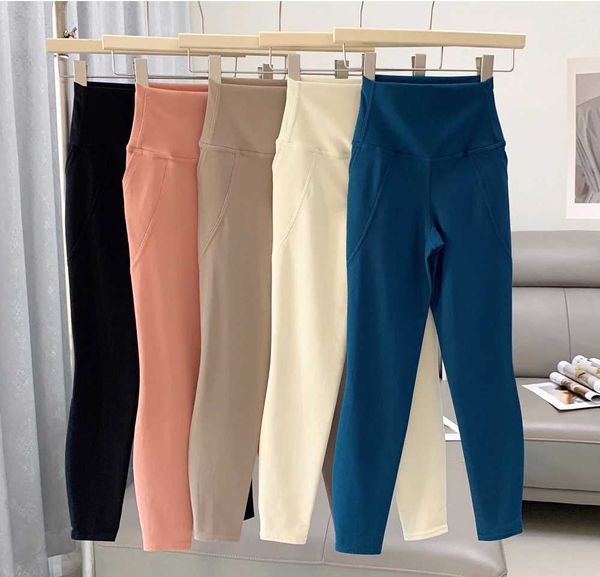 Women's ribbed high-waist yoga pants with seamless design for running and workouts