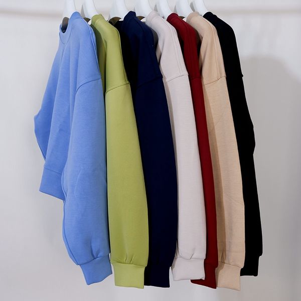 Women's workout sport pullover with long sleeves for comfortable leisure and fitness, featuring a short crop crewneck design ideal for yoga and activewear