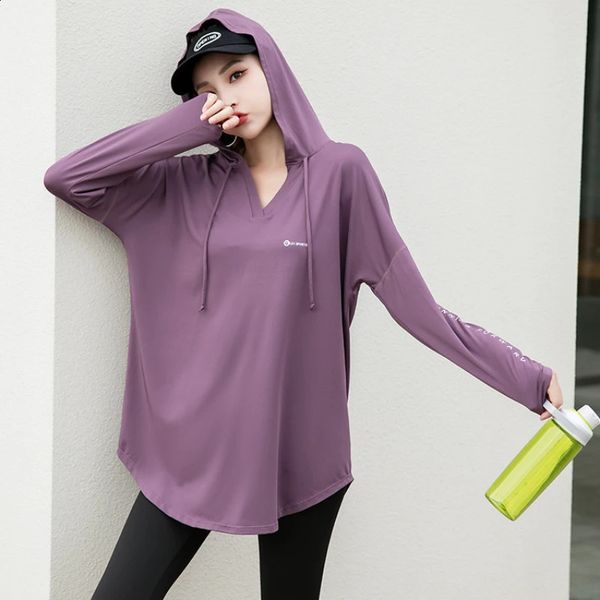 Yoga and fitness long-sleeve sportswear for women, loose oversized gym wear with belly coverage and slimming fit