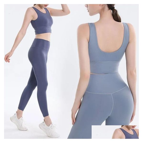 Yoga outfit with sports bra and stretchy training pants for women's gym wear, summer running set featuring high-waisted underwear
